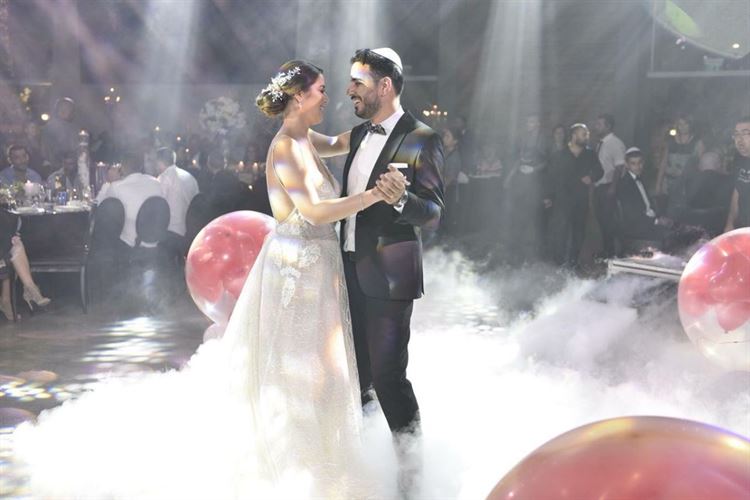 השמלה הלבנה ש"במקרה" נתפרה לחופשה במלדיביים 24