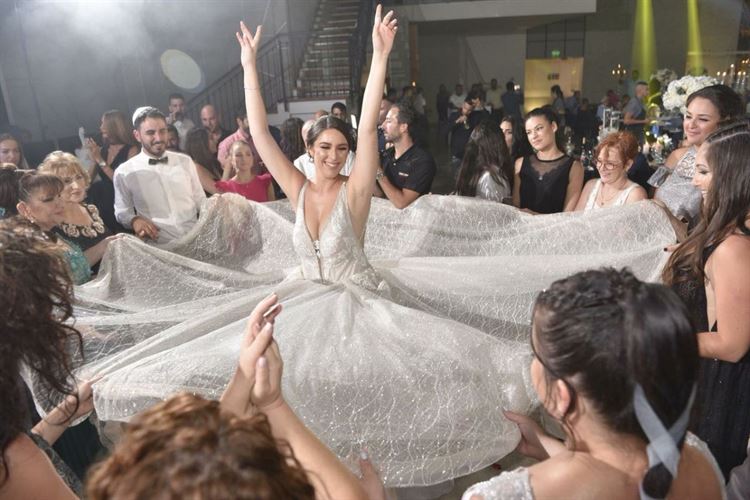 השמלה הלבנה ש"במקרה" נתפרה לחופשה במלדיביים 25