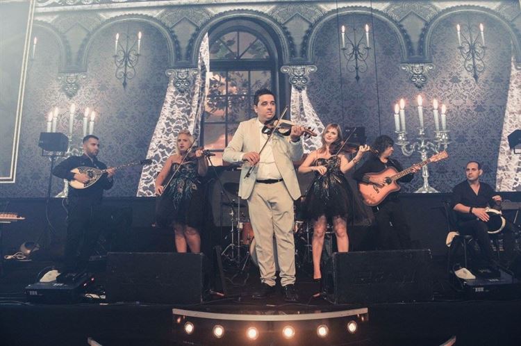 החתונה המטורפת שהפגישה בין ליאור נרקיס ושרית חדד 16