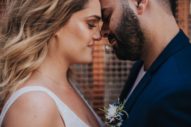 מה קורה בחתונה כשהחתן צלם והכלה מאפרת? 2