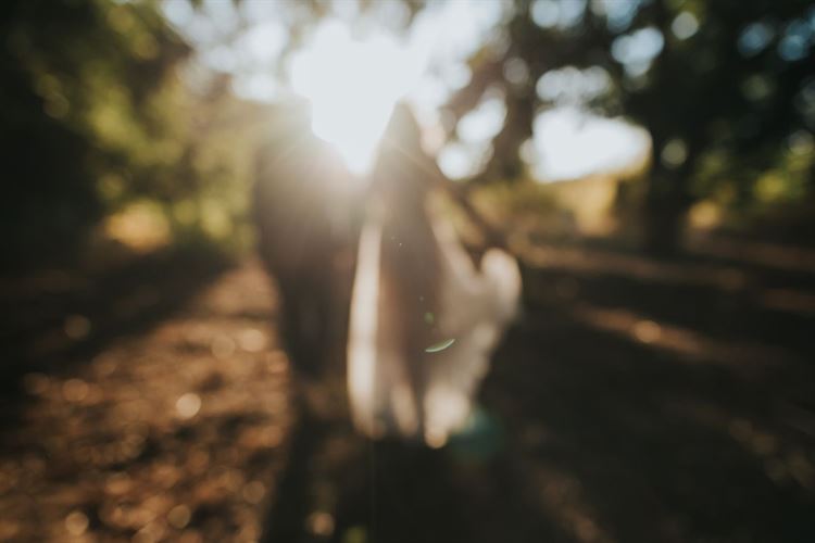 מה קורה בחתונה כשהחתן צלם והכלה מאפרת? 4