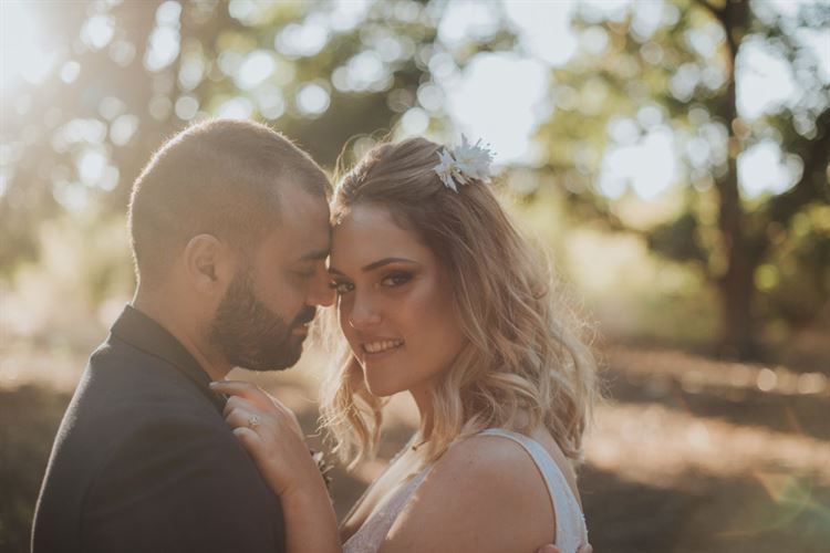 מה קורה בחתונה כשהחתן צלם והכלה מאפרת? 5