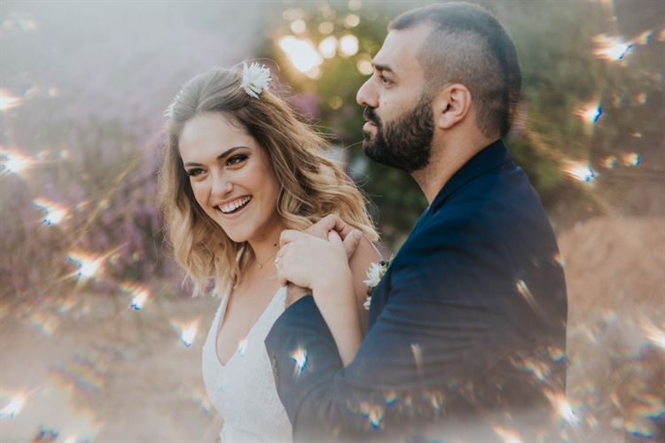 מה קורה בחתונה כשהחתן צלם והכלה מאפרת? 7