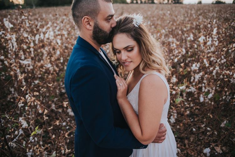 מה קורה בחתונה כשהחתן צלם והכלה מאפרת? 12