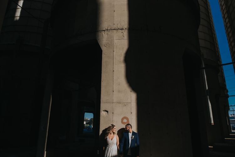 מה קורה בחתונה כשהחתן צלם והכלה מאפרת? 14