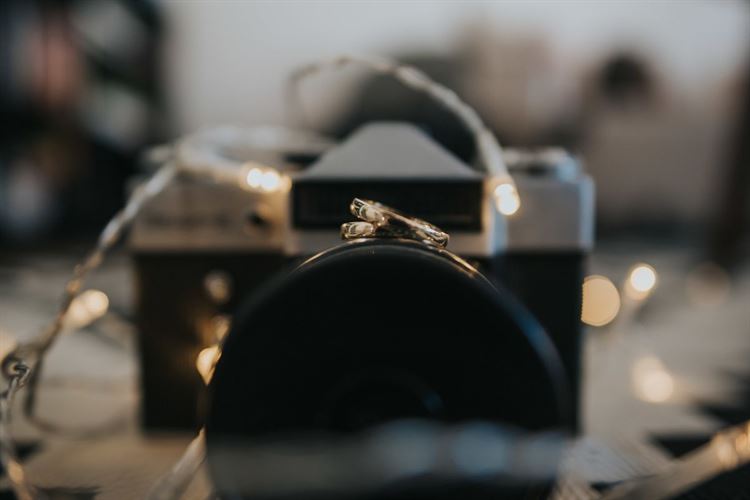 מה קורה בחתונה כשהחתן צלם והכלה מאפרת? 15