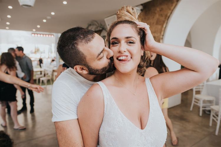 מה קורה בחתונה כשהחתן צלם והכלה מאפרת? 29