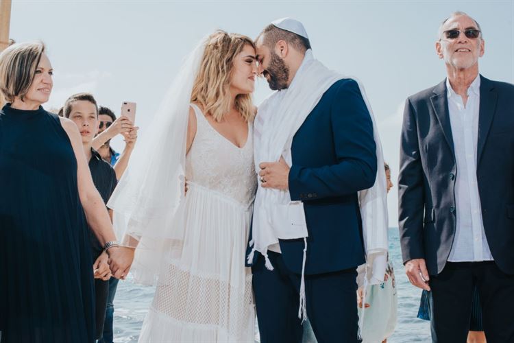 מה קורה בחתונה כשהחתן צלם והכלה מאפרת? 26