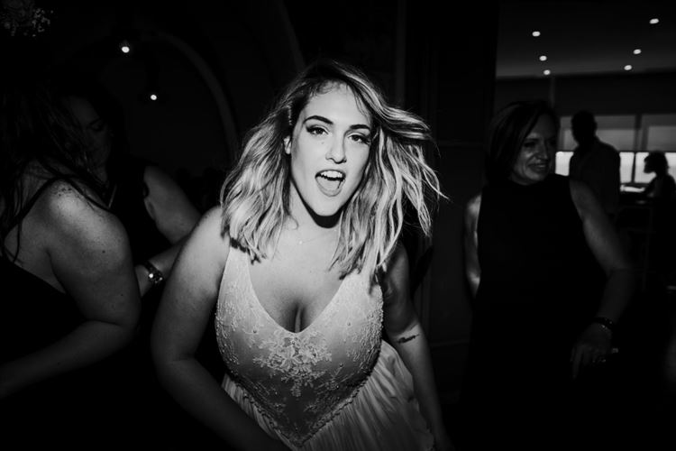 מה קורה בחתונה כשהחתן צלם והכלה מאפרת? 33