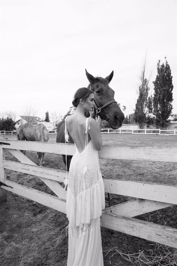 OMG: שיר אלמליח מודדת שמלות כלה 5