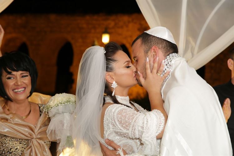 משחק הנשיקות: מי עשה את הצעד הראשון? 17