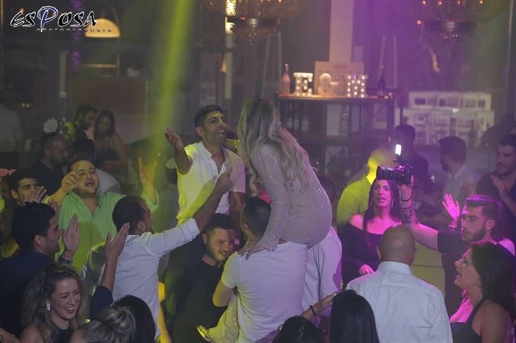 להצעת נישואים כזאת הכלה לא ציפתה 23