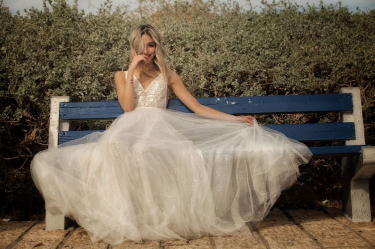 הקטלוג שיוצא אתכן מהקופסא של שמלות הכלה 18