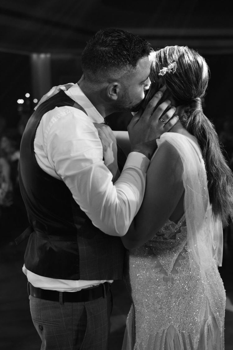 מי המעצבת שאחראית על הגלאם של הכלה? 9