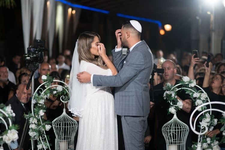 מי המעצבת שאחראית על הגלאם של הכלה? 10