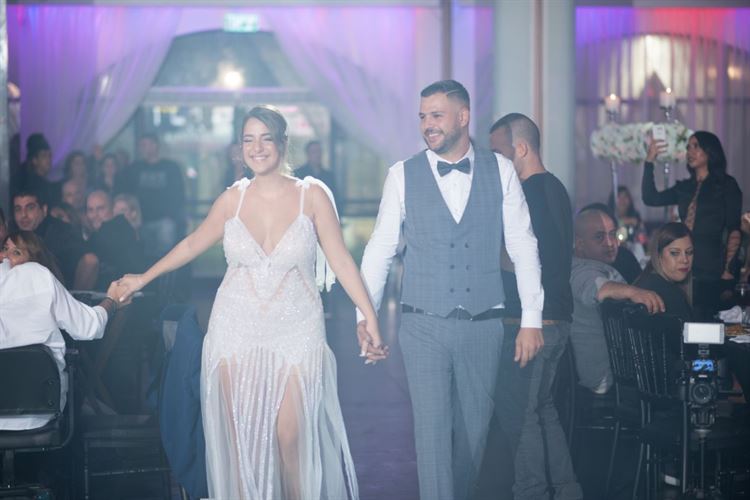 מי המעצבת שאחראית על הגלאם של הכלה? 14