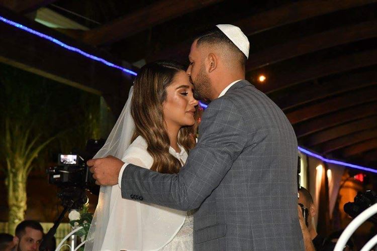 מי המעצבת שאחראית על הגלאם של הכלה? 15