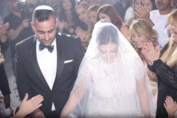 הפתעה: הציע לה נישואין בחתונה של בן-דודו 14