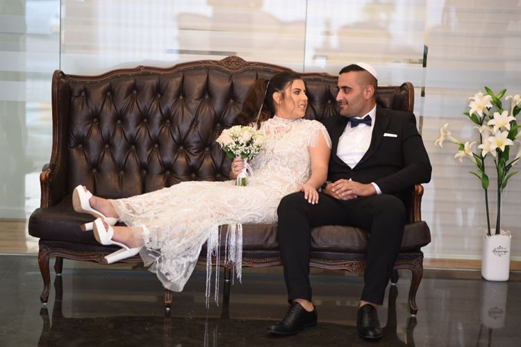 הפתעה: הציע לה נישואין בחתונה של בן-דודו 3