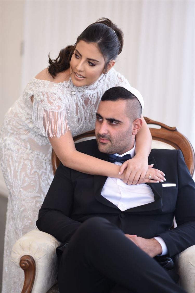 הפתעה: הציע לה נישואין בחתונה של בן-דודו 4