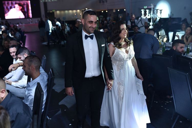 הפתעה: הציע לה נישואין בחתונה של בן-דודו 16