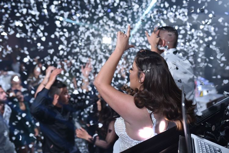 הפתעה: הציע לה נישואין בחתונה של בן-דודו 19