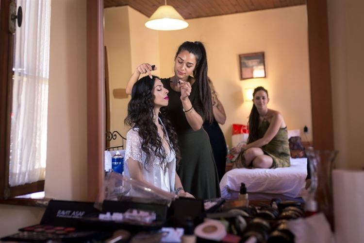 החלפת המבטים שהובילה לחתונה 15