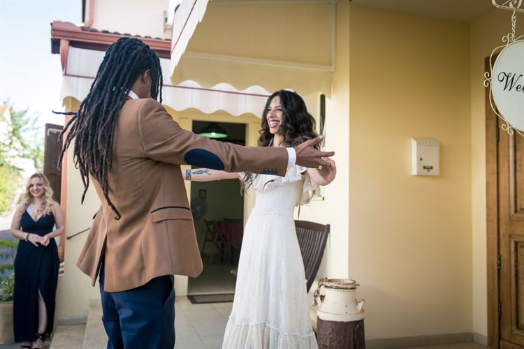 החלפת המבטים שהובילה לחתונה 12