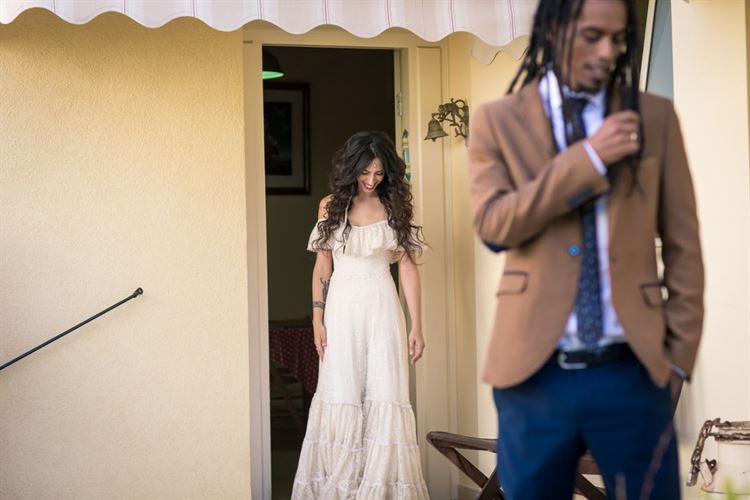 החלפת המבטים שהובילה לחתונה 11