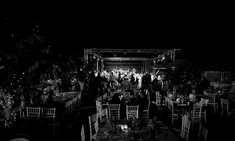 החלפת המבטים שהובילה לחתונה 28