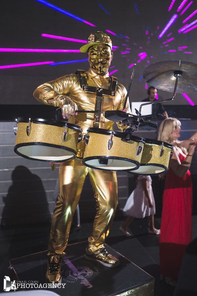 איך מפגש עם חברות הפך להפתעה? 20