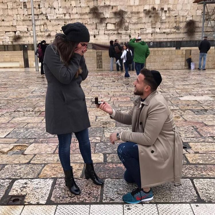 איך להתחיל עם בחור ולגרום לו לשלוף טבעת? 2