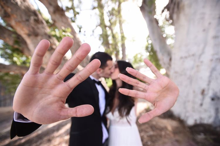 המעלית (שכמעט) תקעה את הצעת הנישואים 10