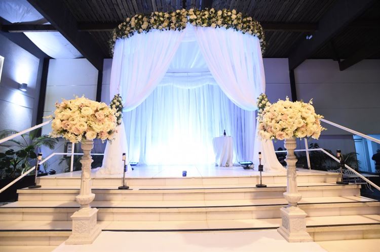 המעלית (שכמעט) תקעה את הצעת הנישואים 19