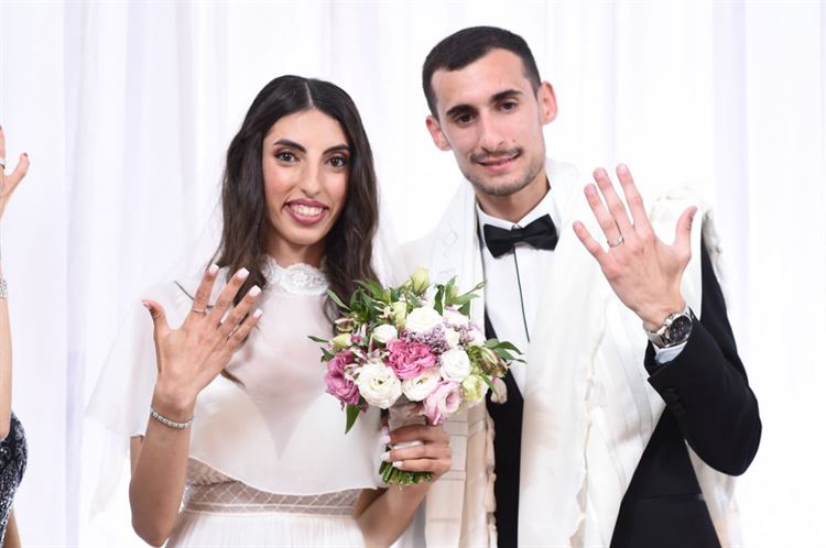 המעלית (שכמעט) תקעה את הצעת הנישואים 22