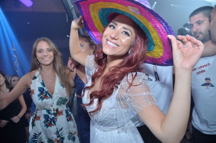 מי צריך שעון מעורר? הצעת נישואים סוחפת ב-4 בבוקר 25