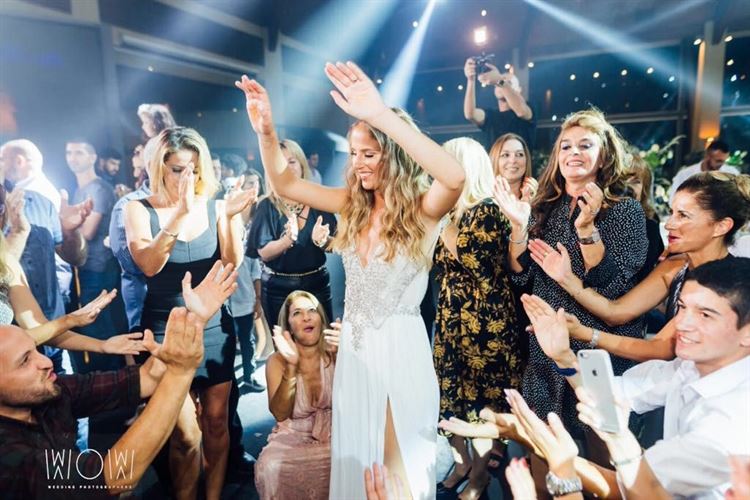 מה קרה ברדיו שגרם לבחור בתמונה להתרגש? 27