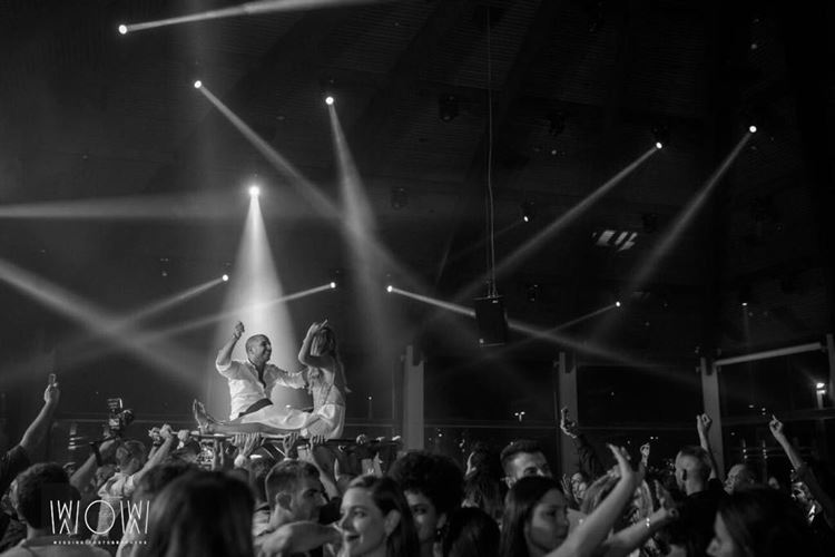 מה קרה ברדיו שגרם לבחור בתמונה להתרגש? 29