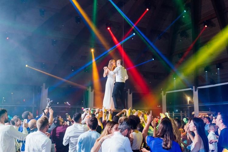 מה קרה ברדיו שגרם לבחור בתמונה להתרגש? 31