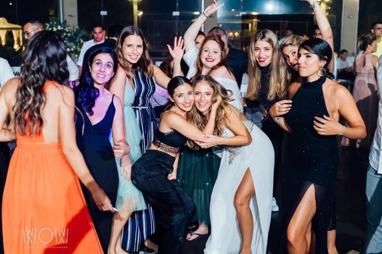 מה קרה ברדיו שגרם לבחור בתמונה להתרגש? 32