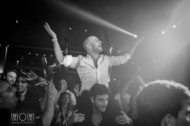 מה קרה ברדיו שגרם לבחור בתמונה להתרגש? 34