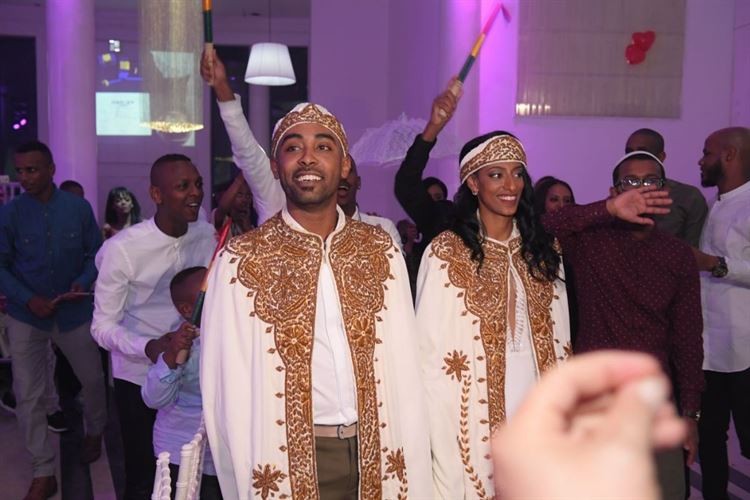 הזוג שהתחתן עם הכי הרבה סטייל 21