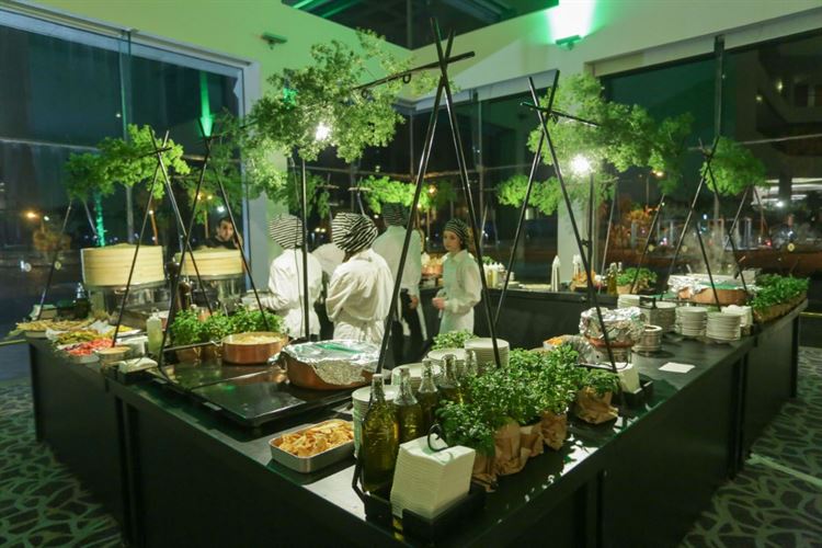 האיש שהפך את הסלבס לטבעונים לערב אחד 8