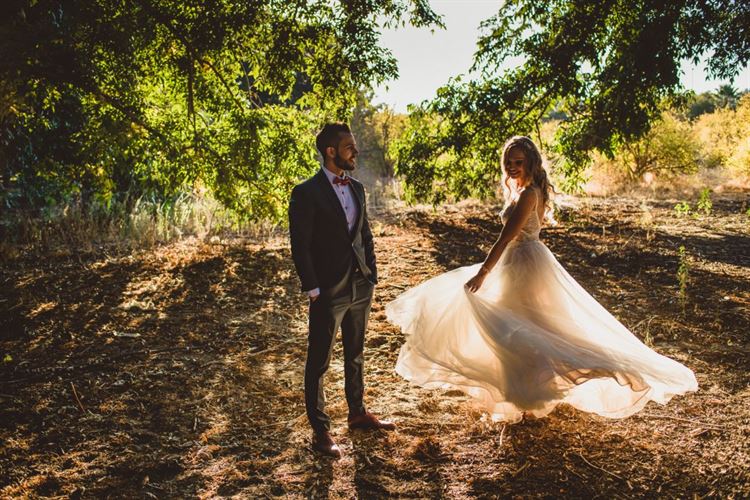 היא נתנה ביס בהמבורגר והוא נדלק עליה 4