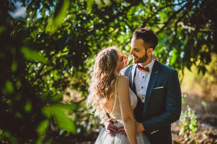 היא נתנה ביס בהמבורגר והוא נדלק עליה 5