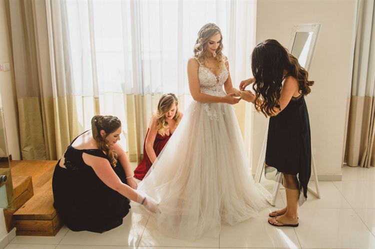 היא נתנה ביס בהמבורגר והוא נדלק עליה 11