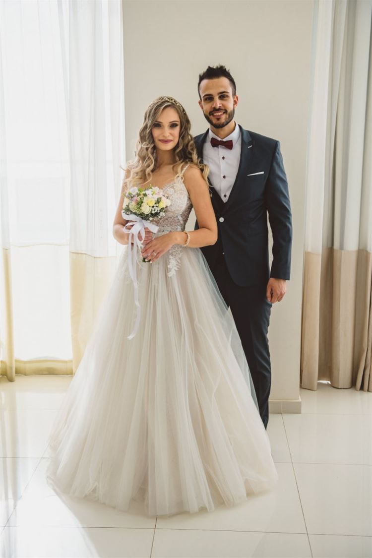 היא נתנה ביס בהמבורגר והוא נדלק עליה 13