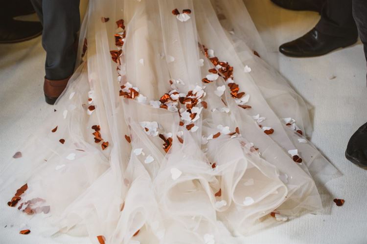 היא נתנה ביס בהמבורגר והוא נדלק עליה 18