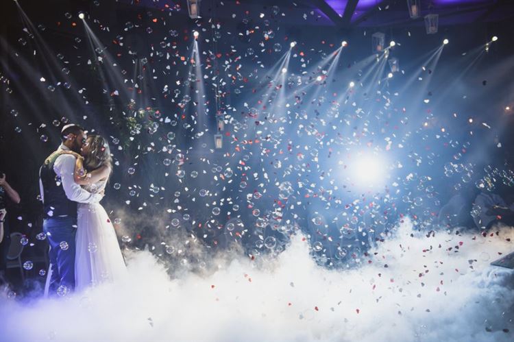 היא נתנה ביס בהמבורגר והוא נדלק עליה 20