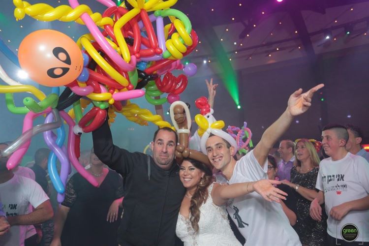 התחיל כבדיחה ונגמר מתחת לחופה 15